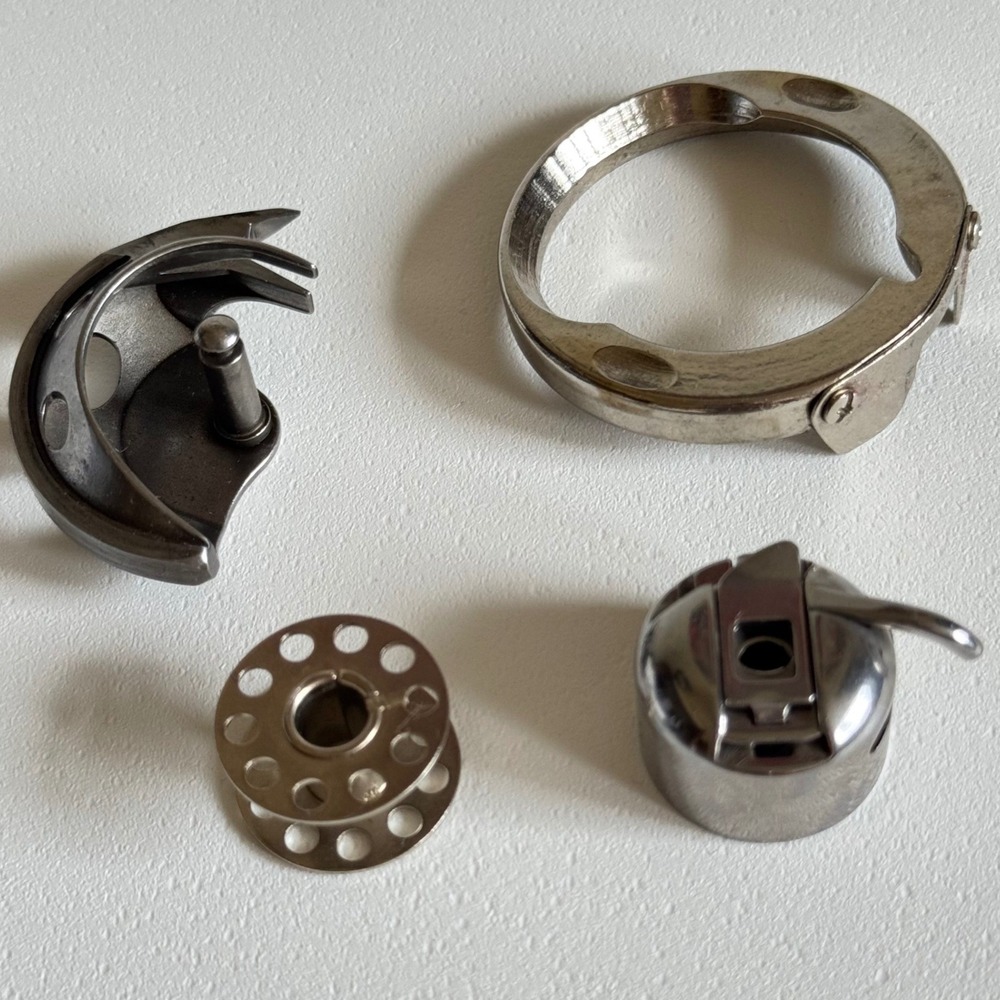 SINGER 5400 Sew Mate Machine Parts Bobbin Case Shuttle Hook Race Ring Metal OEM
